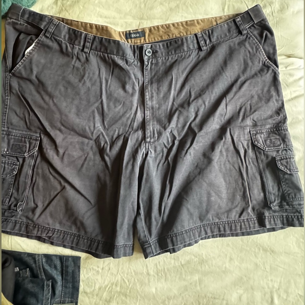 Izod Men's Dark Gray Cargo Shorts